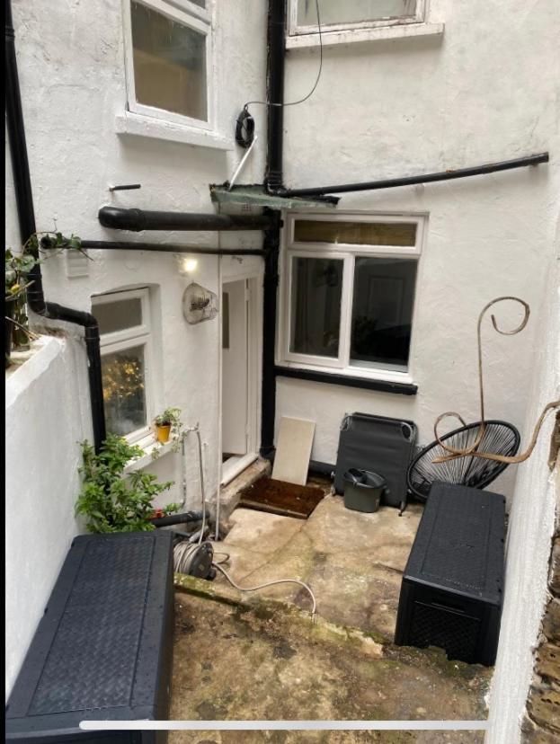 Central Private Double Bedroom In A 2Bedroom Apartment, Connected Via Underground, Overground And Many Bus Routes ロンドン エクステリア 写真