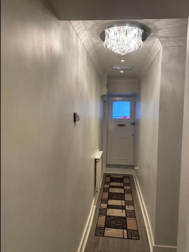 Central Private Double Bedroom In A 2Bedroom Apartment, Connected Via Underground, Overground And Many Bus Routes ロンドン エクステリア 写真